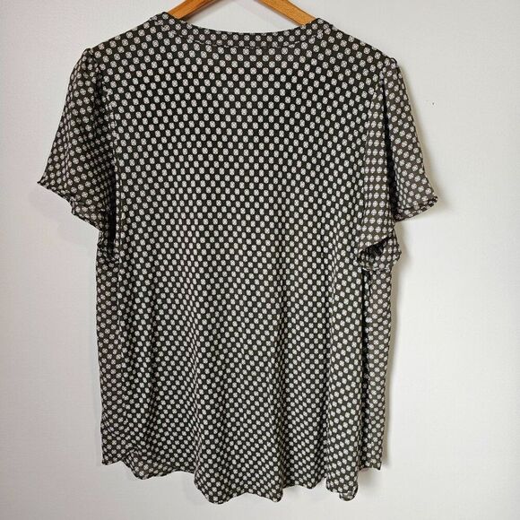 EUC LIKE NEW LOFT GREEN SPLIT V TINY FLORAL PRINT FLUTTER SLEEVES TOP SZ LARGE - Picture 6 of 13